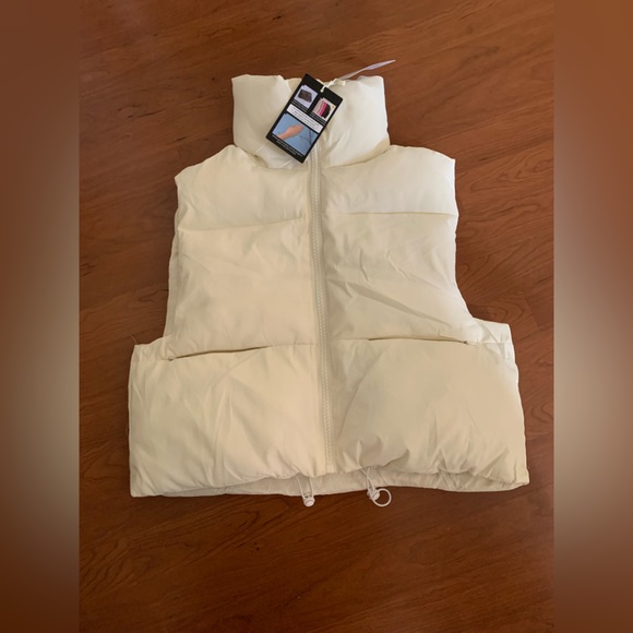 NWT Women’s Cream Puffer Vest Size: M - Picture 2 of 7